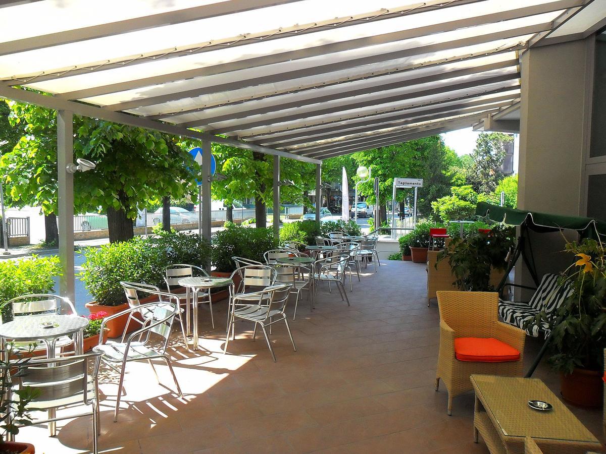 Hotel Etoile Rimini Exterior photo