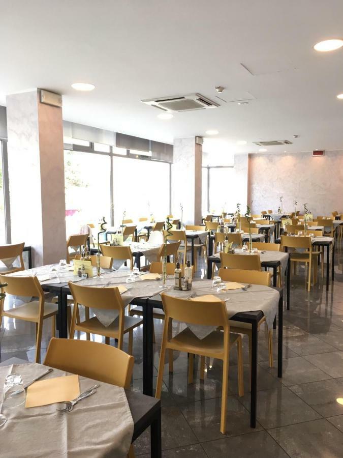 Hotel Etoile Rimini Exterior photo